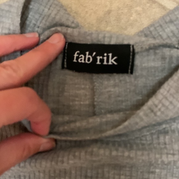 High neck grey ribbed long sleeve top estimated size medium - Picture 2 of 2